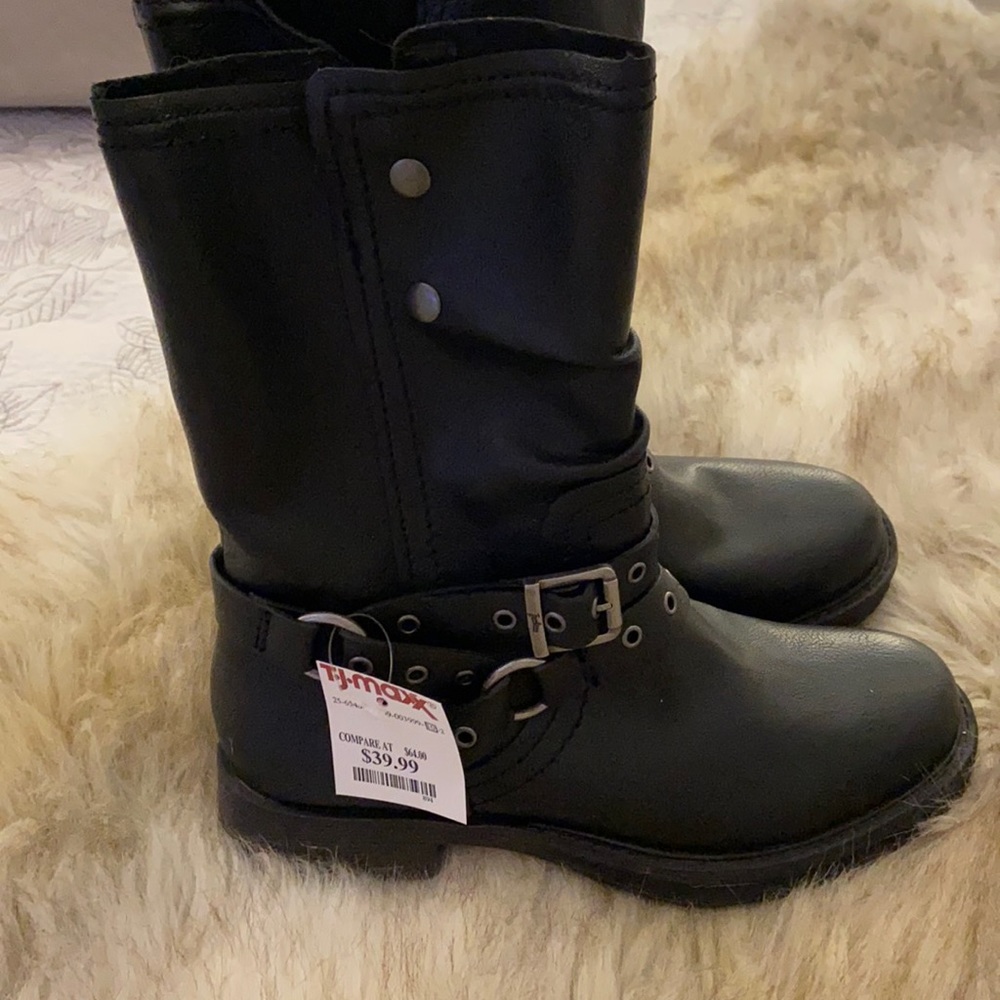 Black boots new with tags